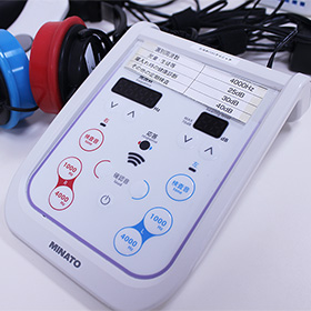聴力検査機器